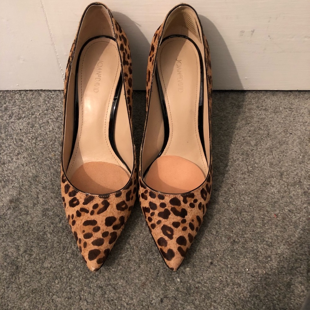 Leopard pumps